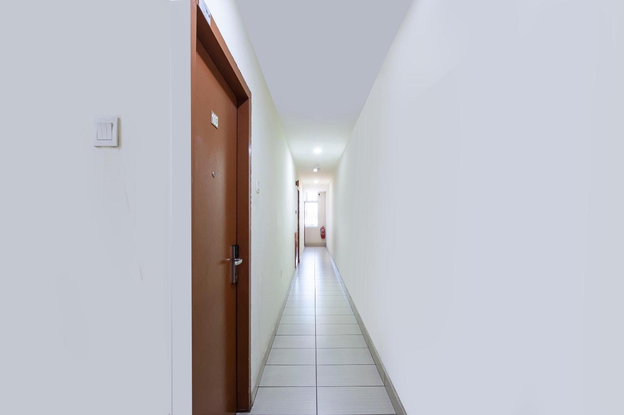 Super Oyo 90385 H3 Hotel Yong Peng Eksteriør bilde